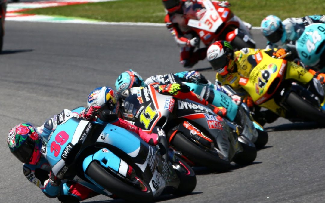 Caída de Luis Salom luchando por el top ten