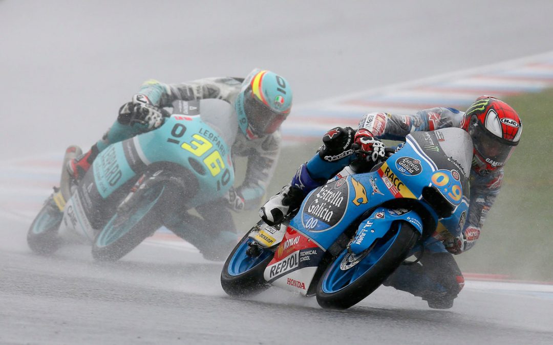 Jorge Navarro suma puntos bajo la lluvia