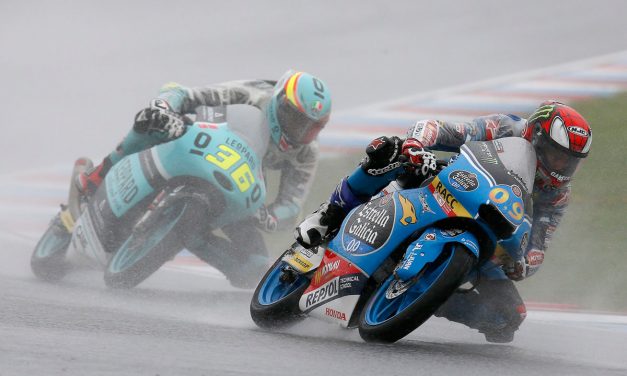 Jorge Navarro suma puntos bajo la lluvia