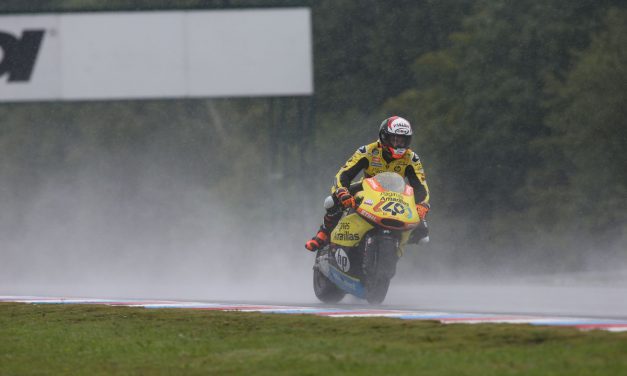Rins suma su sexto podio de la temporada tras una gran remontada