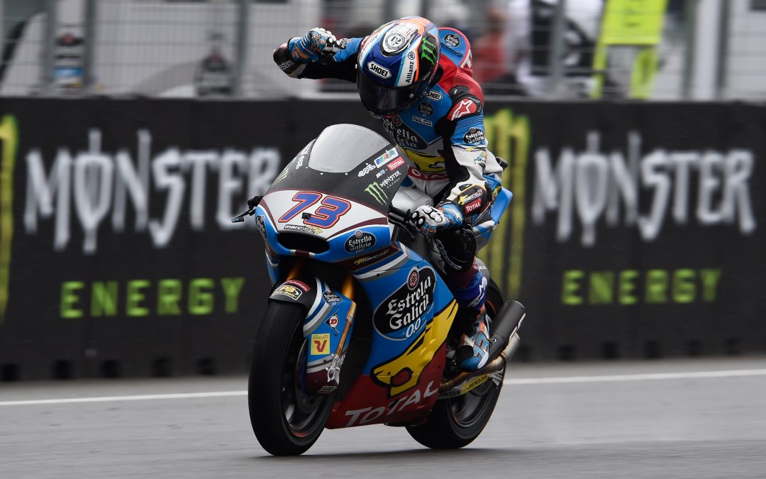 Magistral podio de Márquez bajo la lluvia en Brno