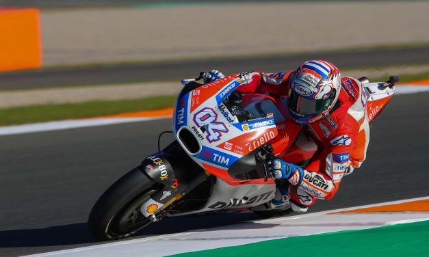 Dovizioso más rápido que Márquez en el primer asalto al título