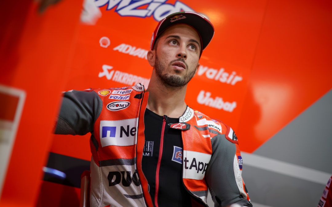 Andrea Dovizioso gana a Marc Márquez en la carrera de MotoGP de Qatar