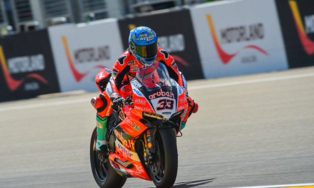 Melandri marca el ritmo en la primera jornada de las Superbikes en MotorLand