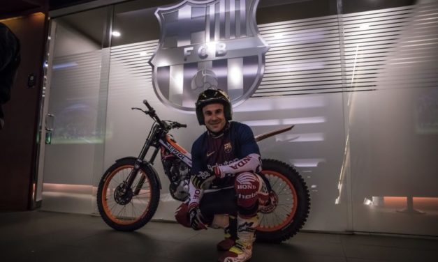 Toni Bou “juega” en el Camp Nou