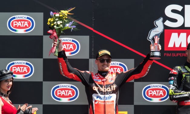 Davies segundo en la carrera 2 en Imola, Melandri obligado a retirarse debido a un contacto