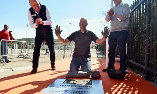 Regis Laconi inaugura el Paseo de la Fama en la primera jornada del Racing Legends