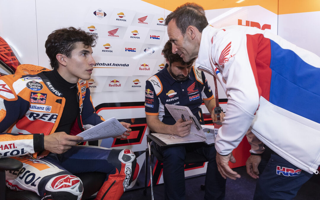Alberto Puig: “Cuando el neumático empezó a gastarse, Marc pudo mantener el ritmo y otros pilotos, no”
