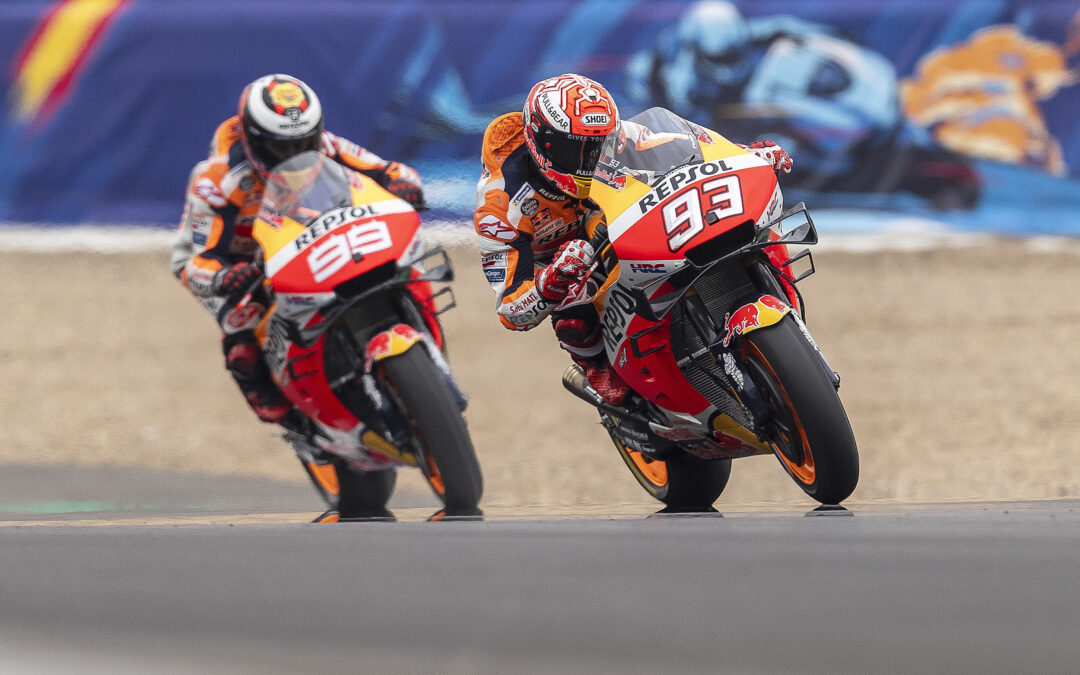 Primera fila de Marc Márquez y cuarta de Jorge Lorenzo