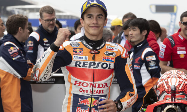 Trabajada ‘pole’ de Marc Márquez en condiciones complicadas