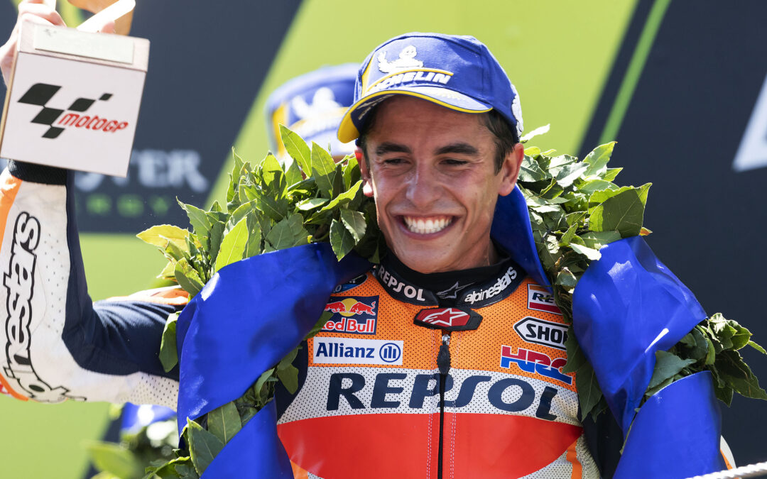 Marc Márquez gana en casa y es más líder