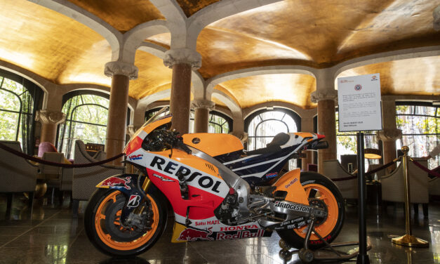 Repsol lleva sus 50 años en competición al Paseo de Gracia de Barcelona