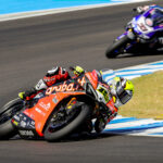 Cara y cruz hoy para Alvaro Bautista que logra la victoria en la carrera corta, mientras en la tercera manga se fue al suelo