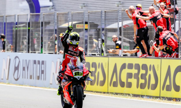 Álvaro Bautista logra la primera victoria española en Jerez del Campeonato del Mundo de Superbike