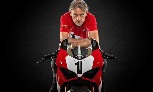 Ducati conmemora el 25º aniversario de la 916 con una edición limitada de la Panigale V4