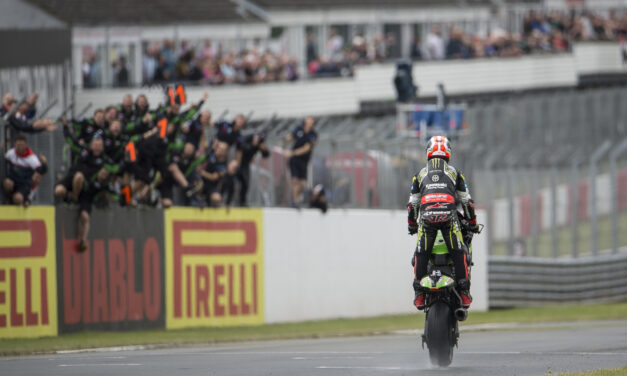 Victoria y liderato para Jonathan Rea en Donington Park
