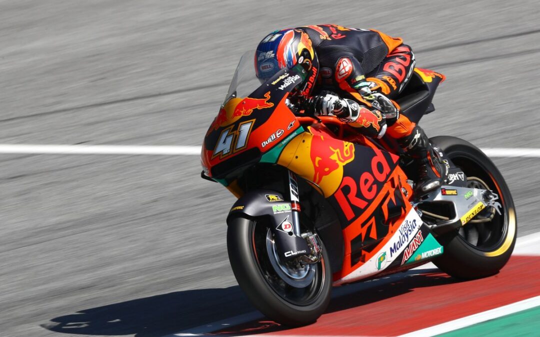Brad Binder gana en casa de KTM la carrera de Moto2
