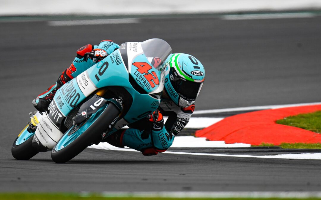 Silverstone corona a Marcos Ramírez como ganador en Moto3
