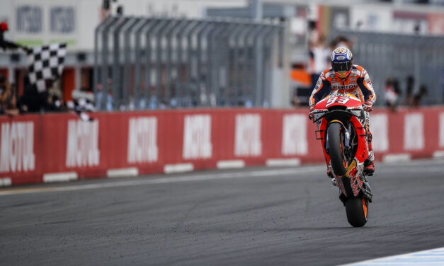 Marc Márquez gana en casa de Honda su décima carrera del año