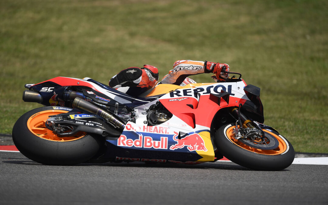 Marc Márquez y Jorge Lorenzo progresan en el primer día en Malasia
