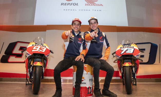 Marc y Álex Márquez visitan Campus Repsol antes del inicio del Mundial