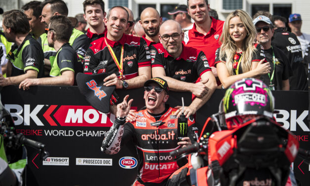 Tres podios para  Aruba.it Racing – Ducati en Phillip Island con Scott Redding ejerciendo de líder