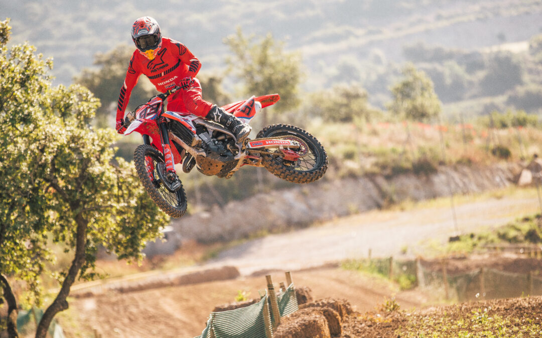 Los pilotos del equipo Repsol Honda vuelven a entrenar en moto