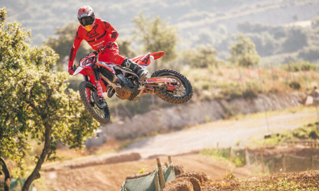 Los pilotos del equipo Repsol Honda vuelven a entrenar en moto