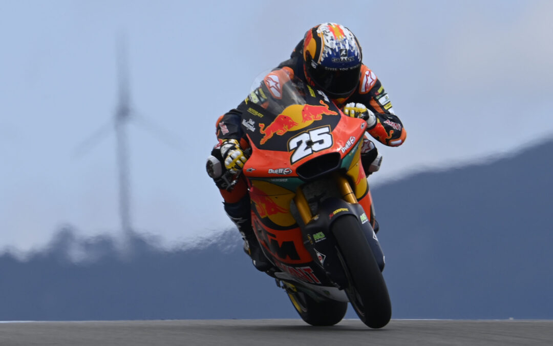 Raúl Fernández se estrena en victorias en Moto2 en su tercera carrera