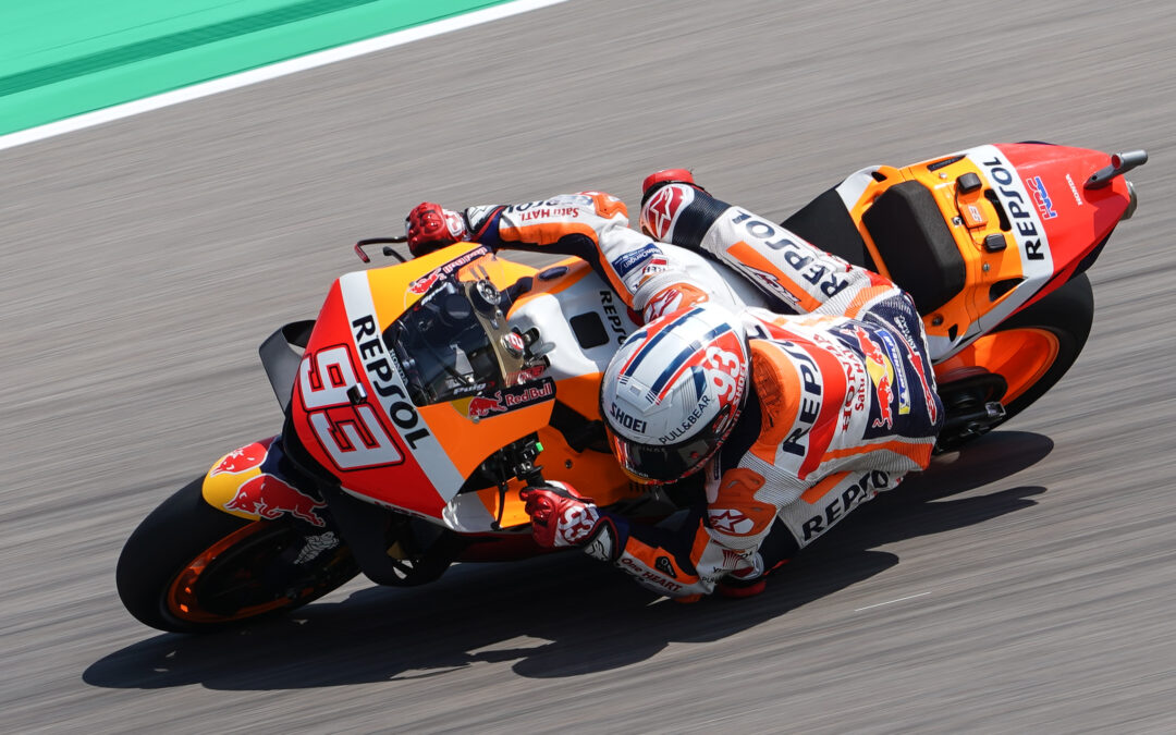 Marc Márquez pone el espectáculo en Sachsenring con la victoria