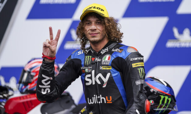 Victoria para Marco Bezzecchi en Spielberg con Canet y A. Fernández en el podio