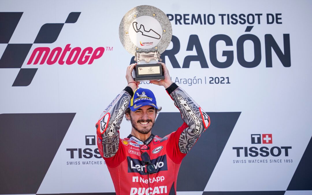Pecco Bagnaia logra una extraordinaria primera victoria en MotoGP.