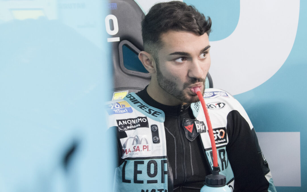 Moto3, gana Foggia y Acosta se queda más cerca del título