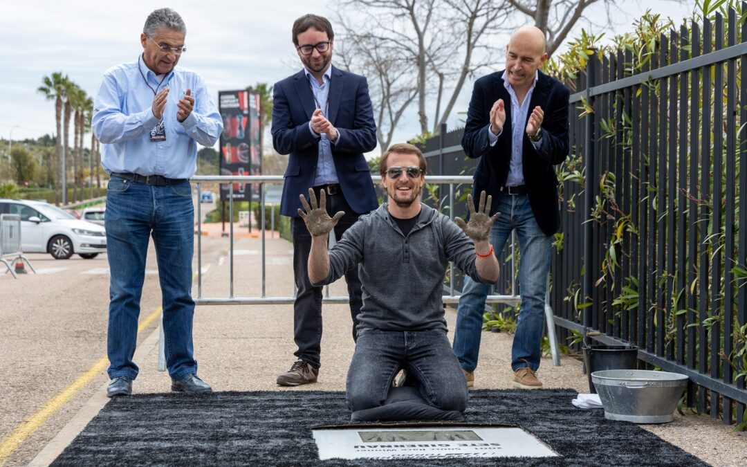 Sete Gibernau deja sus huellas en el paseo de la fama del Circuit Ricardo Tormo