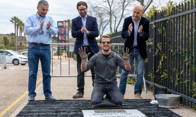 Sete Gibernau deja sus huellas en el paseo de la fama del Circuit Ricardo Tormo