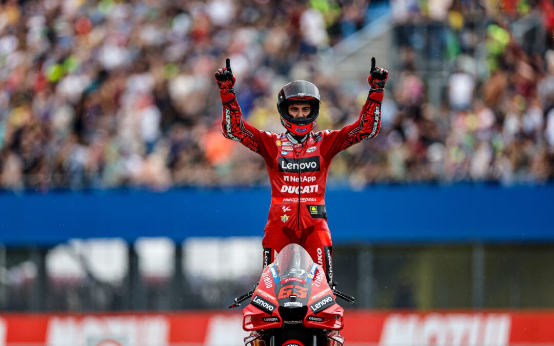 GP de Holanda: fantástico triunfo de Bagnaia en Assen, que logra la victoria número 60 del equipo oficial Ducati en MotoGP. Sexta posición para Miller