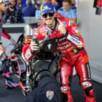 Espléndida victoria de Pecco Bagnaia en el GP de Gran Bretaña en Silverstone. El piloto italiano logra el podio 200 de Ducati en MotoGP. También sube al podio Jack Miller, tercero