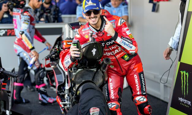 Espléndida victoria de Pecco Bagnaia en el GP de Gran Bretaña en Silverstone. El piloto italiano logra el podio 200 de Ducati en MotoGP. También sube al podio Jack Miller, tercero