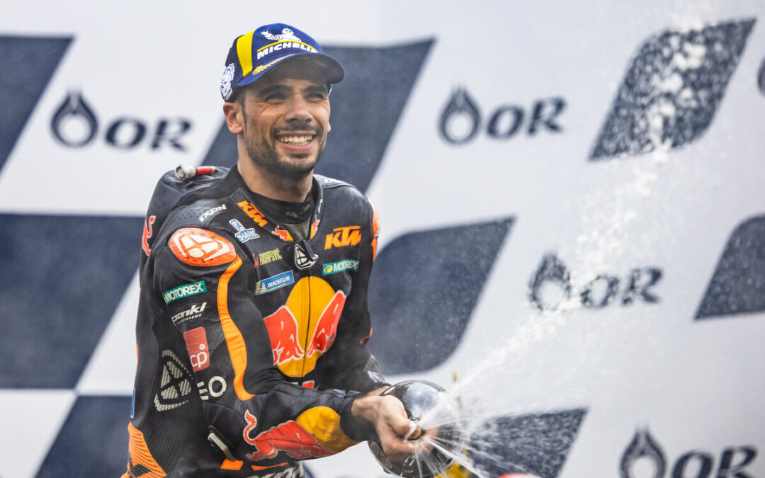 KTM VUELVE A GANAR MOTOGP™ Y OLIVEIRA GANA EL SEGUNDO GRAN PREMIO DE LA TEMPORADA