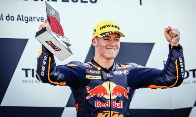 HOLGADO TRIUNFA EN PORTIMAO Y DA A RED BULL KTM TECH3 SU PRIMERA VICTORIA EN MOTO3™