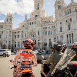 Marc Márquez y Martínez-Almeida realizan un trayecto en moto por Madrid con combustible 100% renovable
