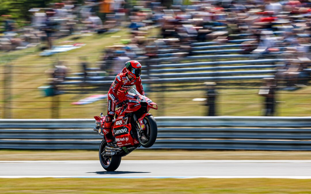 Bagnaia conquista Assen con su cuarta victoria de la temporada por delante de Bezzecchi (VR46 Racing).