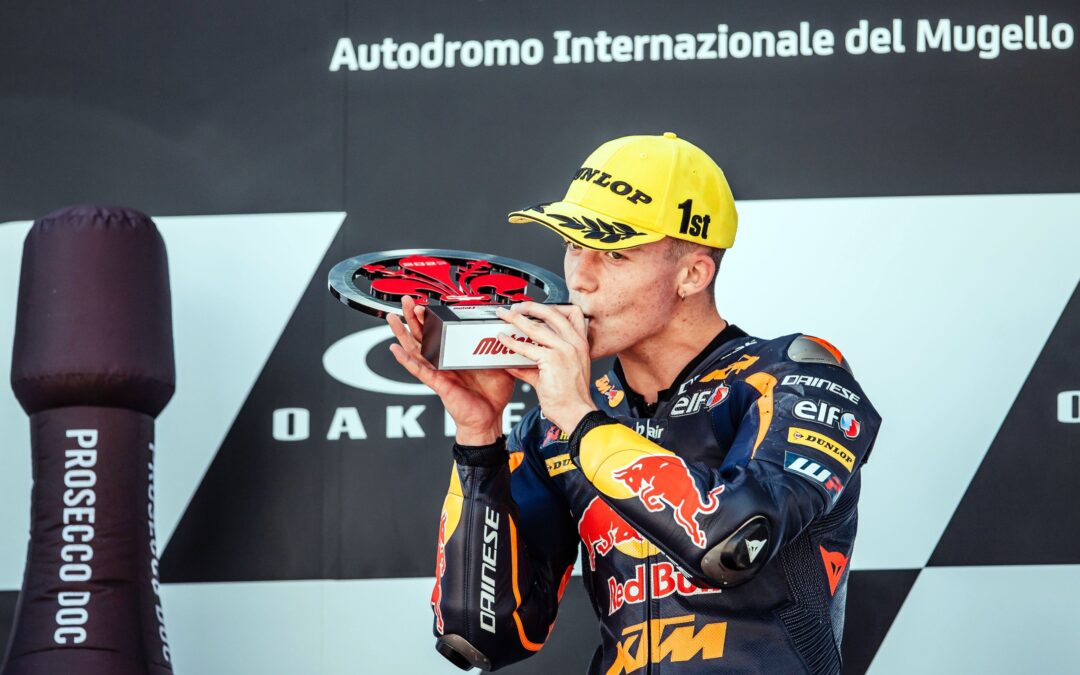 Holgado más líder ganando en Moto3 en Mugello