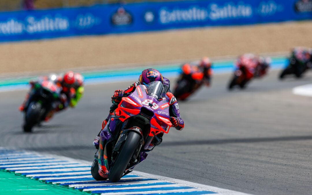 Jorge Martín se lleva la primera victoria del fin de semana en una carrera al Sprint de locura