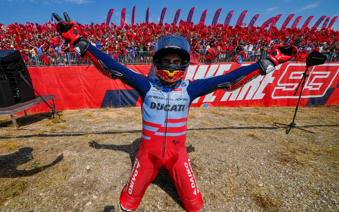 1043 días después: Marc Márquez ruge de vuelta a la gloria, el drama golpea a Bagnaia