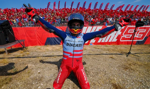 1043 días después: Marc Márquez ruge de vuelta a la gloria, el drama golpea a Bagnaia