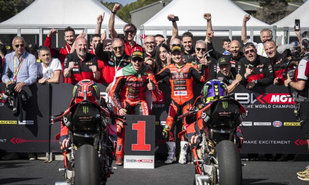 Bulega también domina Race-2 en Phillip Island y escribe una página de la historia de WorldSBK. Bautista completa un domingo espectacular después de un regreso fantástico.