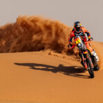 DANIEL SANDERS SIGUE LIDERANDO EL RALLY DAKAR A MITAD DE CAMINO