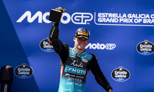 HOLGADO VENCE DESDE LA POLE Y ES EL NUEVO LÍDER DE MOTO2