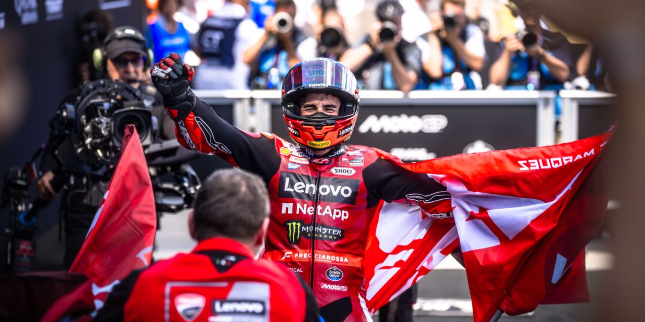 Triplete 100: domingo de récord para Ducati Corse que, en el año del centenario de Ducati, alcanza las 100 victorias en MotoGP con el equipo oficial en Balaton Park